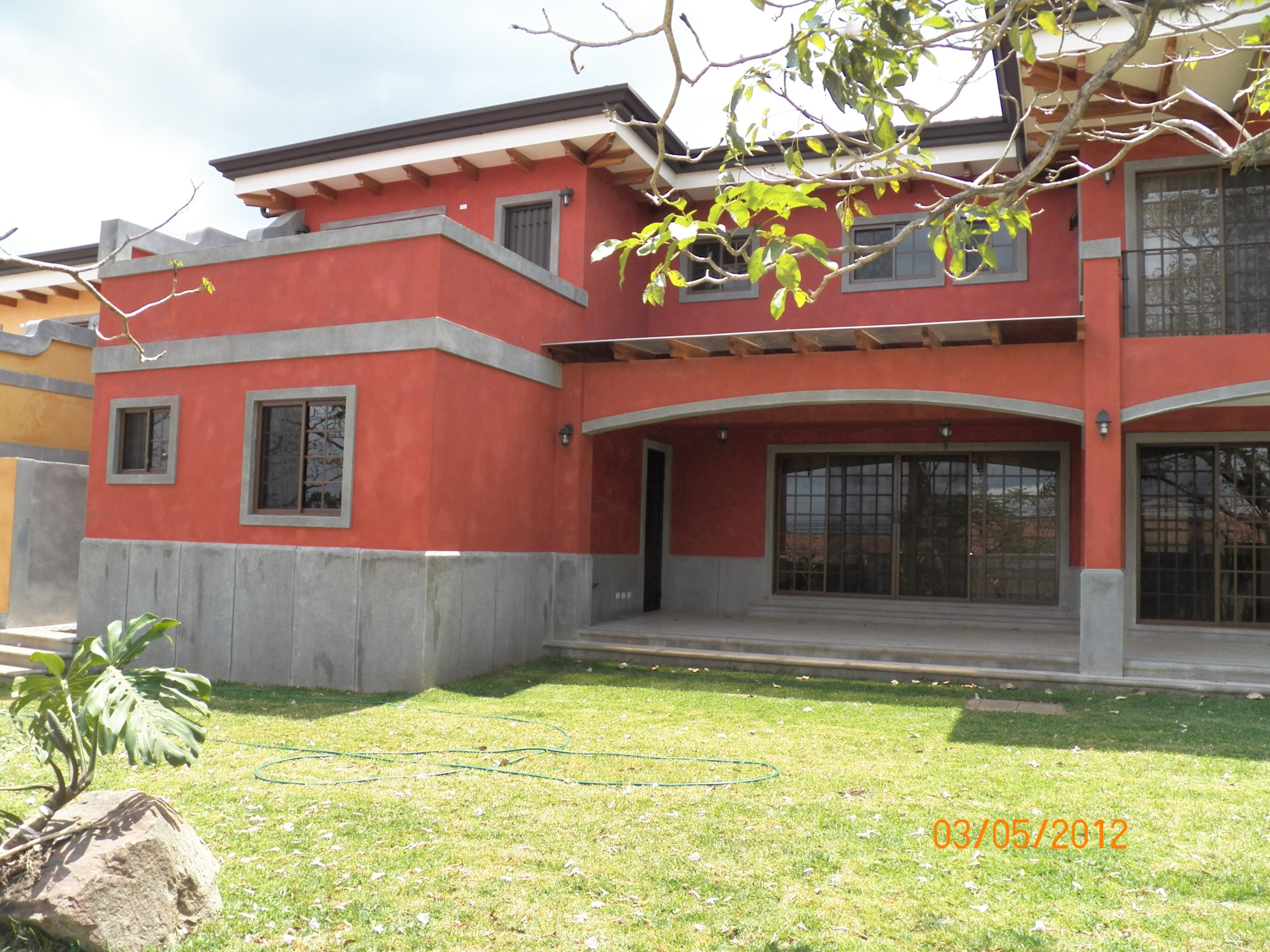 Detalle arquitectónico de proyecto construido por ConstrucTEK S.A.