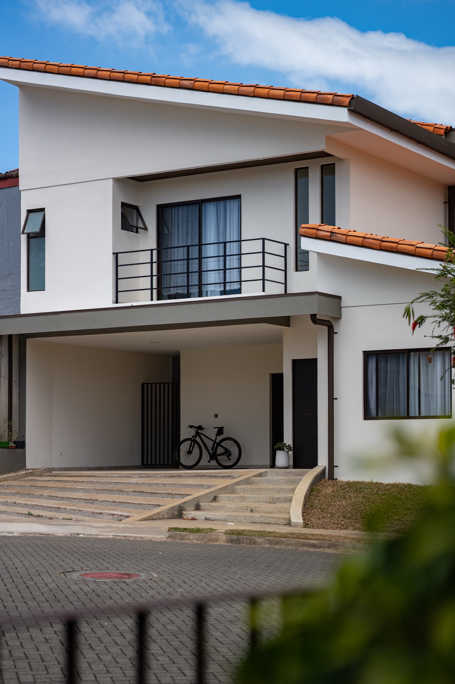Fachada residencial finalizada por ConstrucTEK S.A.